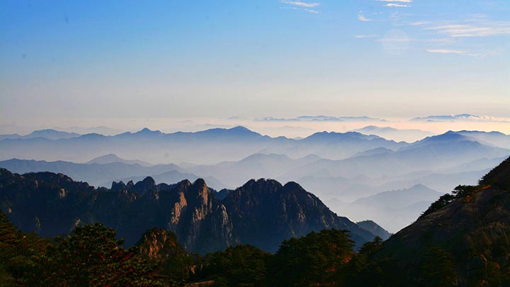  Huangshan Mountain seen from a distance